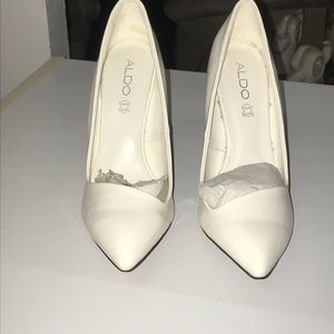 Aldo pointed toe heel :)
